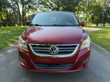 Used 2011 Volkswagen Routan SE image 2