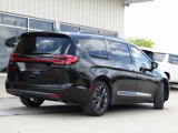 Used 2024 Chrysler Pacifica Touring-L w/ Road Tripper Package image 3