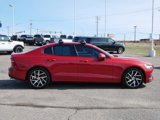 Used 2020 Volvo S60 T6 Momentum image 2