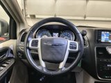 Used 2016 Chrysler Town & Country Touring image 5