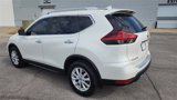 Used 2018 Nissan Rogue SV image 2
