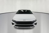 Used 2024 Hyundai Elantra SE image 2