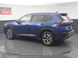 Used 2022 Nissan Rogue SV image 2