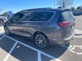 Used 2021 Chrysler Pacifica Limited w/ Uconnect Theater Family Group image 2