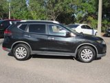 Used 2018 Nissan Rogue SV image 2