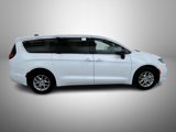New 2025 Chrysler Pacifica Select w/ Uconnect Theater Family Group image 4