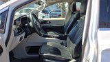 Used 2022 Chrysler Pacifica Limited image 4