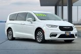 Used 2022 Chrysler Pacifica Touring-L image 2
