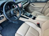 Certified 2024 Porsche Macan image 4