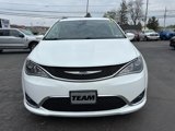 Used 2017 Chrysler Pacifica Touring-L image 2