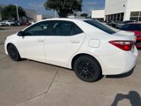 Used 2018 Toyota Corolla LE image 2