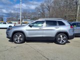 Used 2021 Jeep Cherokee Limited image 2