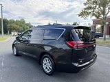 Used 2022 Chrysler Pacifica Touring-L image 5