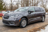 Used 2023 Chrysler Pacifica Touring-L image 3