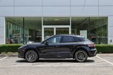 Certified 2025 Porsche Macan image 2