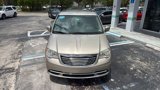 Used 2015 Chrysler Town & Country Touring image 4