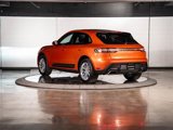Certified 2024 Porsche Macan image 3