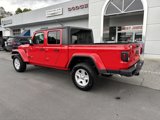 Used 2023 Jeep Gladiator Sport image 2