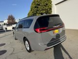 Used 2022 Chrysler Pacifica Touring-L image 4