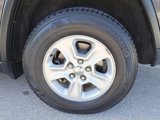 Used 2017 Jeep Grand Cherokee Laredo w/ Quick Order Package 2BE image 4