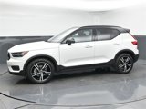 Used 2022 Volvo XC40 T5 R-Design image 4