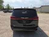 Used 2024 Chrysler Pacifica Select image 6