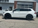 Used 2022 Volkswagen Tiguan SE R-Line image 2