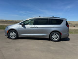 Used 2019 Chrysler Pacifica Touring-L image 2