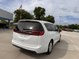 Used 2023 Chrysler Pacifica Touring-L image 2