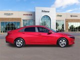 Used 2022 Hyundai Elantra SE image 2