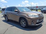 Used 2017 Toyota Highlander XLE image 3