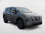 Used 2024 Nissan Rogue SV image 3