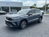 Used 2023 Volkswagen Taos SE w/ Panoramic Sunroof Package image 2