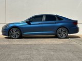 Used 2020 Volkswagen Jetta SEL Premium image 2