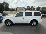 Used 2011 Nissan Pathfinder SV image 2