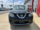 Used 2016 Nissan Rogue SV w/ SV Premium Package image 2