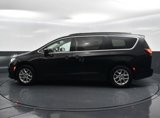 Used 2022 Chrysler Pacifica Touring-L image 3