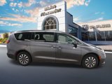 Used 2023 Chrysler Pacifica Touring-L image 2