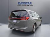 Used 2022 Chrysler Pacifica Touring-L image 4