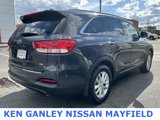 Used 2017 Kia Sorento LX w/ LX Convenience Package image 3
