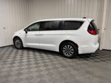 New 2025 Chrysler Pacifica Select image 3