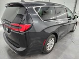 Used 2022 Chrysler Pacifica Touring-L image 5