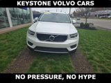 Used 2022 Volvo XC40 T5 Momentum image 2