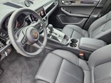 Certified 2025 Porsche Macan image 4