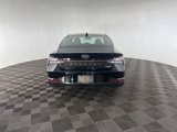 Used 2022 Hyundai Elantra Limited w/ Preferred Accessory Package image 4