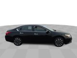 Used 2016 Nissan Altima 2.5 SL w/ 2.5 Technology Package image 2
