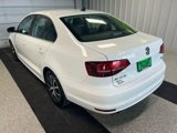 Used 2017 Volkswagen Jetta SE image 4