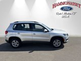 Used 2017 Volkswagen Tiguan S image 2