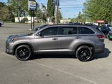 Used 2019 Toyota Highlander SE image 3