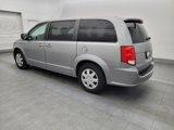 Used 2018 Dodge Grand Caravan SE image 3